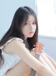 邻家女孩肤白胜雪诱惑女生照片