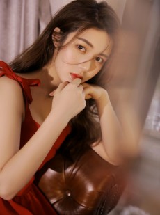 红裙美女长发披肩温婉动人写真
