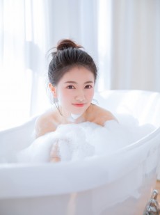 丸子头妹妹浴室泡泡浴软萌写真