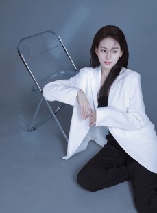 西装美女御姐清冷气质艺术写真