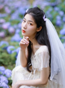 唯美花海婚纱美女蕾丝长裙清纯养眼女神写真