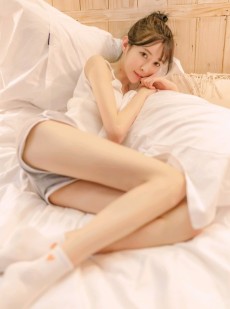 美女身材苗条细腿修长迷人写真