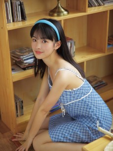 邻家少女唇红齿白私房写真