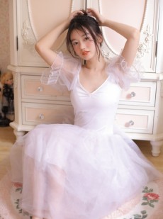气质美女极品透视白纱裙唯美私照