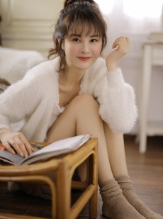 高马尾小姐姐超短裤大长腿美图