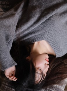 大长腿小姐姐小露香肩私房写真