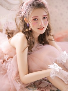 沟沟美女粉嫩娇躯慵懒姿势唯美写真