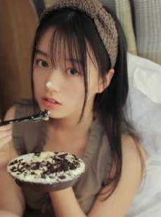 邻家少女长得亭亭玉立养眼私拍