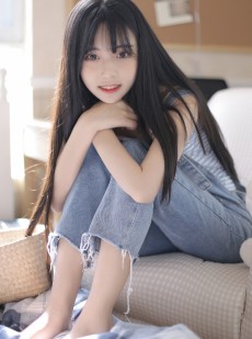 90后女孩长得亭亭玉立漂亮私拍