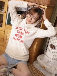 眼镜美女调皮搞怪俏皮可爱写真