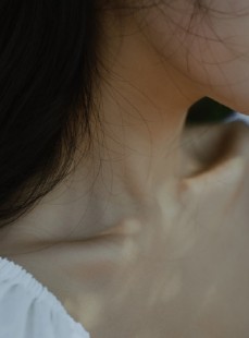 文艺少女户外唯美养眼写真