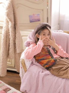 金发美少女白皙大长腿私房写真