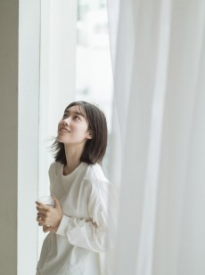 清纯美女齐肩短发清新可人图片