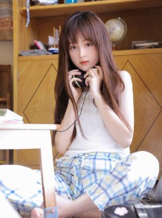 睡衣美女黑长直发清纯动人写真