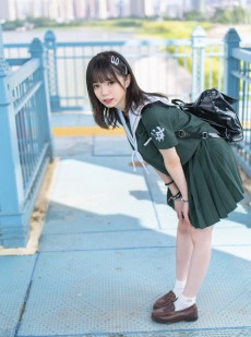 校园制服少女养眼小清新清纯户外眼镜娘写真