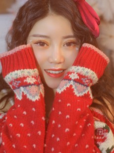 卷发美眉红唇雪肤明媚动人美图