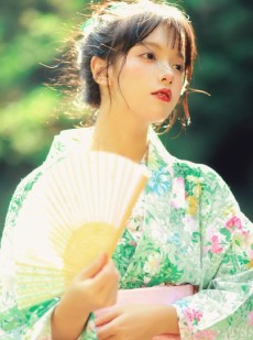 漂亮和服美女红唇雪肤户外写真
