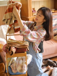 00后软妹子清纯背带裤写真