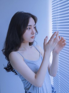 水嫩美女模特养眼小清新唯美清纯长发梦幻写真