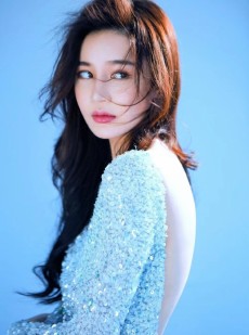 美女御姐露背长裙性感撩人写真