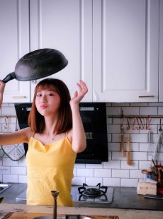 夏日小女生娇媚可人妹子图