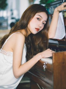 吊带睡衣美女身娇体软极品图库