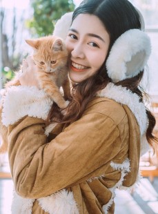 冬日美女甜美笑容清新气质图片