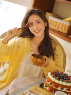 瓜子脸美眉笑容甜美可爱图片