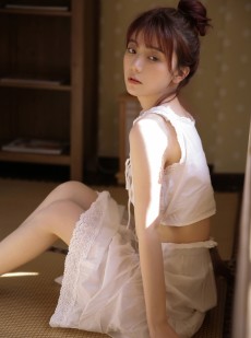 丸子头女生杏眼澄澈美女图