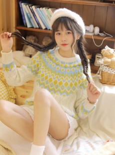 贝雷帽美眉韩式麻花辫私房写真