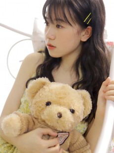 吊带少女粉面桃腮唯美养眼写真