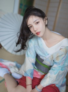 日本和服美女小露香肩私房写真
