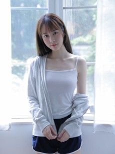 白皙美眉锁骨精致性感迷人套图