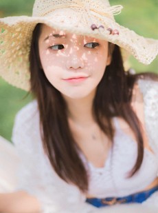 性感美女佳佳胸部走光美腿诱惑极致享受写真