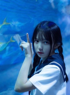 清纯水手服美少女水族馆私房照