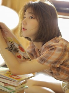 软萌少女齐肩短发俏皮可爱写真