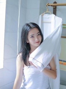 浴室美女苗条身材白嫩肌肤写真