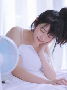 邻家小妹长得亭亭玉立漂亮美女照片