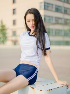 清纯校花休闲运动服长发及腰身材高挑销魂美女图库