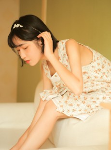 邻家少女清新碎花裙漂亮写真