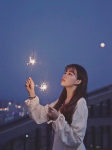 天台少女夜晚清纯妹子图