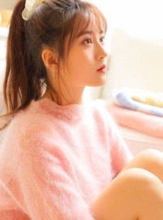 高马尾美女白皙大长腿私房写真