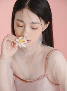 治愈系长发妹妹明眸皓齿漂亮女生图片