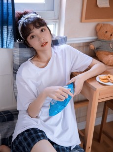 邻家小妹甜美可人私房写真集