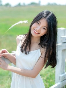 明眸善睐笑靥如花的高颜值女孩夏日清凉唯美养眼美女写真