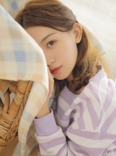 可爱甜心白丝美腿室内个人写真
