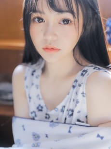 阳光美女美目盼兮娇软女生照片