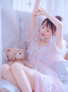 俏皮美眉粉嫩白皙美女写真