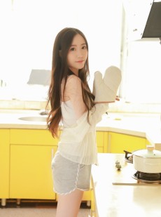居家小厨娘身姿曼妙迷人写真