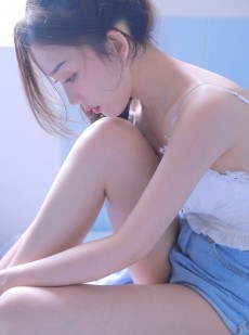 娇嫩美人香肩雪白迷人私拍